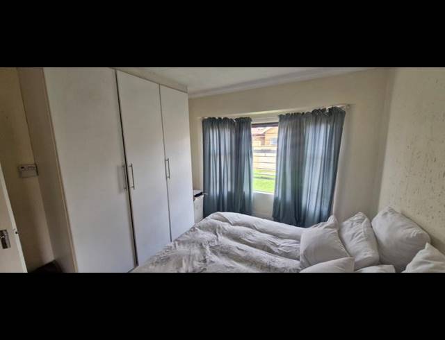 2 BEDROOM TOWNHOUSE FOR SALE IN HEUWELSIG ESTATE